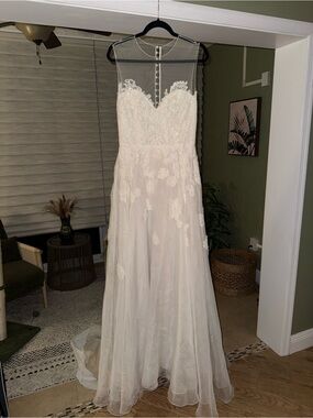 Allison Webb Bella bridal gown mesh illusion neckline size 8 wedding dress lace